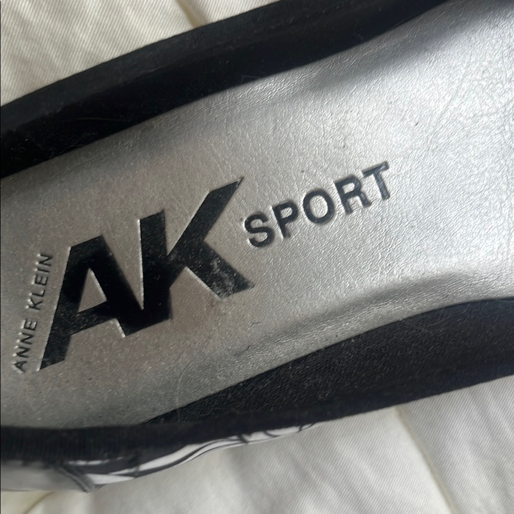 Anne Klein Black Flats with Decorative Bow - Picture 2 of 8